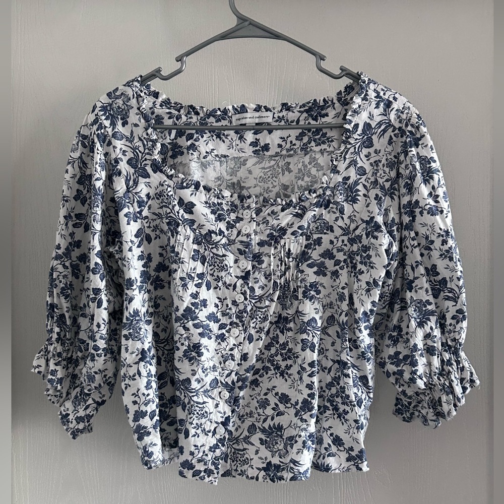 cupcakes & cashmere | Navy Floral Blouse | Size XS